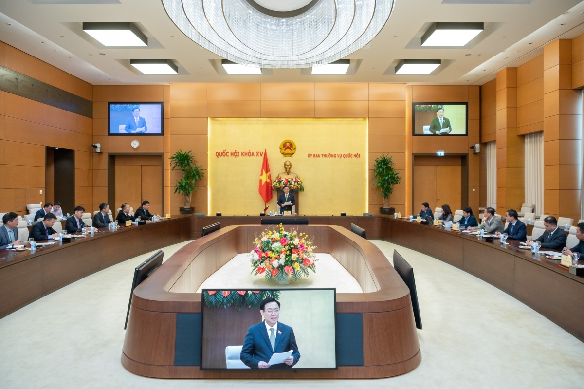 Top legislator meets heads of diplomatic representative offices abroad